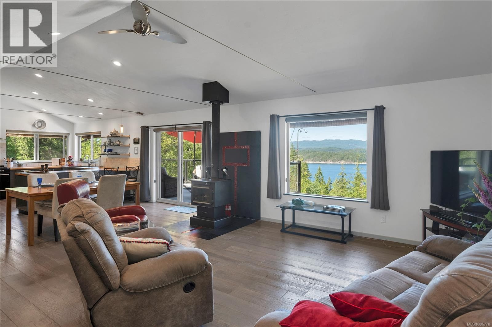 SL10 READ ISLAND, Vancouver Island — photo 2