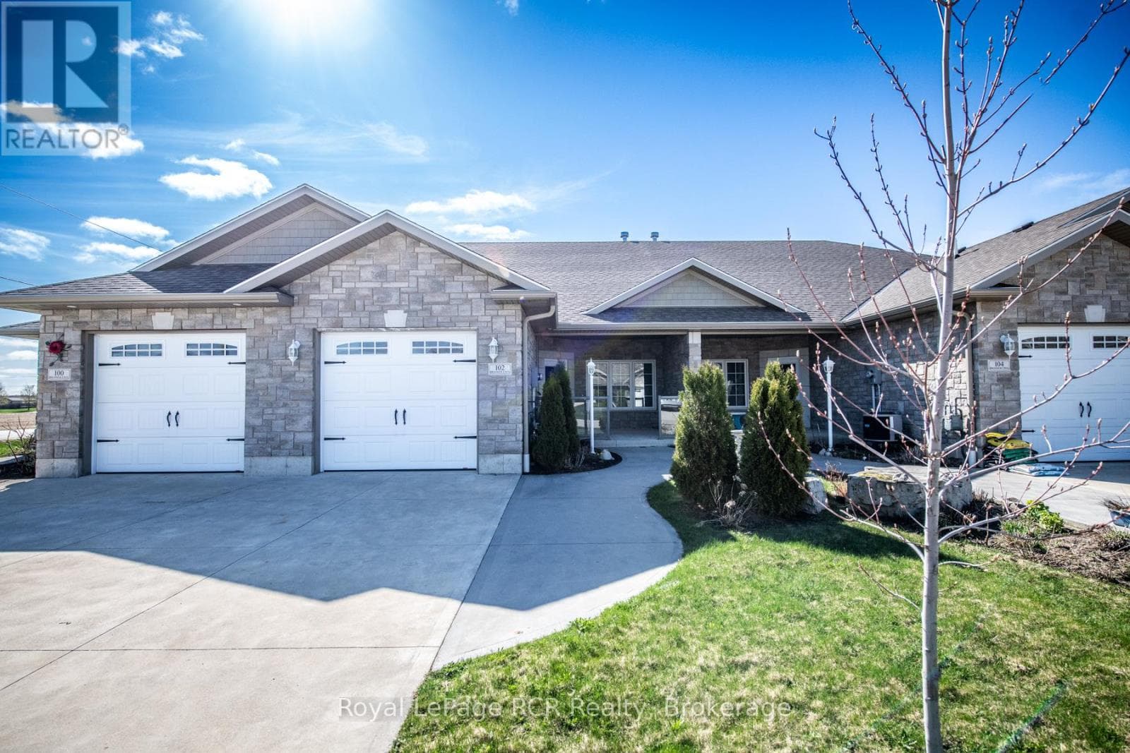 102 BROOMER CRESCENT in 