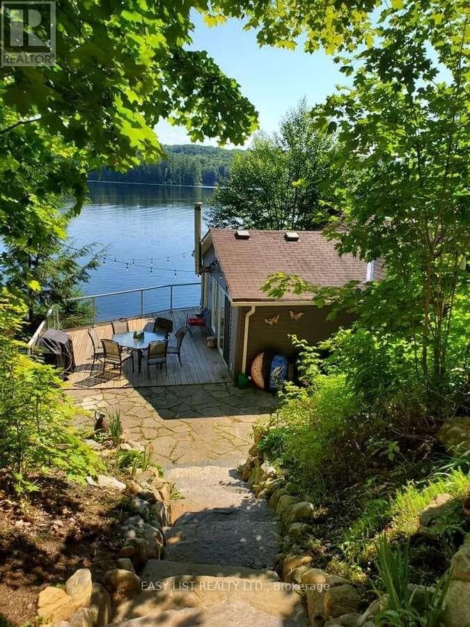 61 MAPLE DRIVE — photo 3