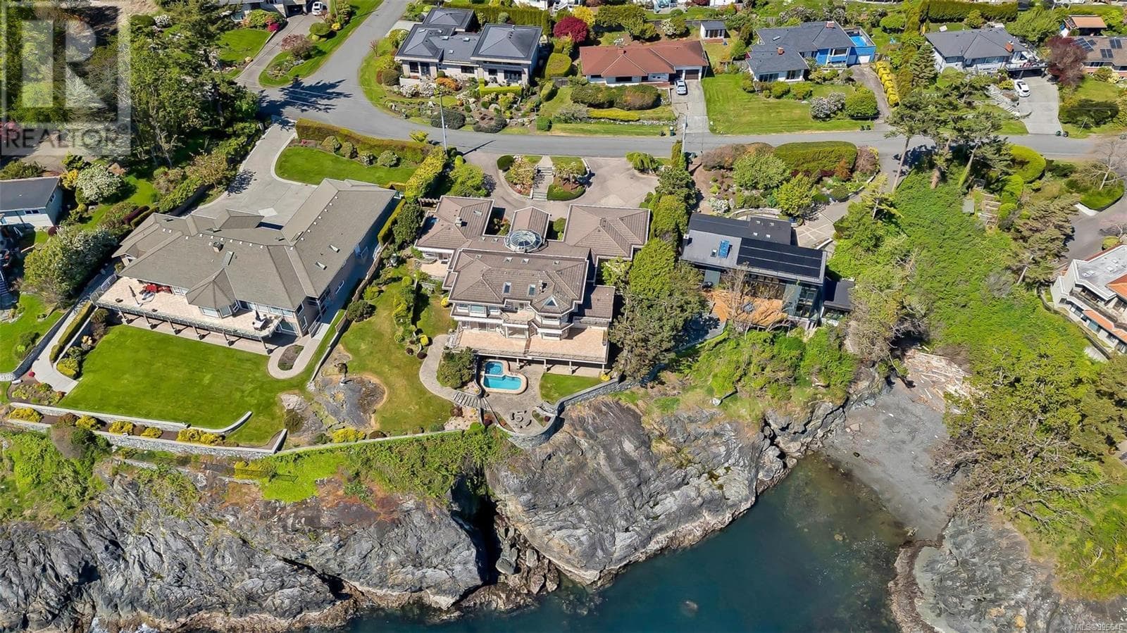 4461 SHORE WAY, Victoria — photo 4