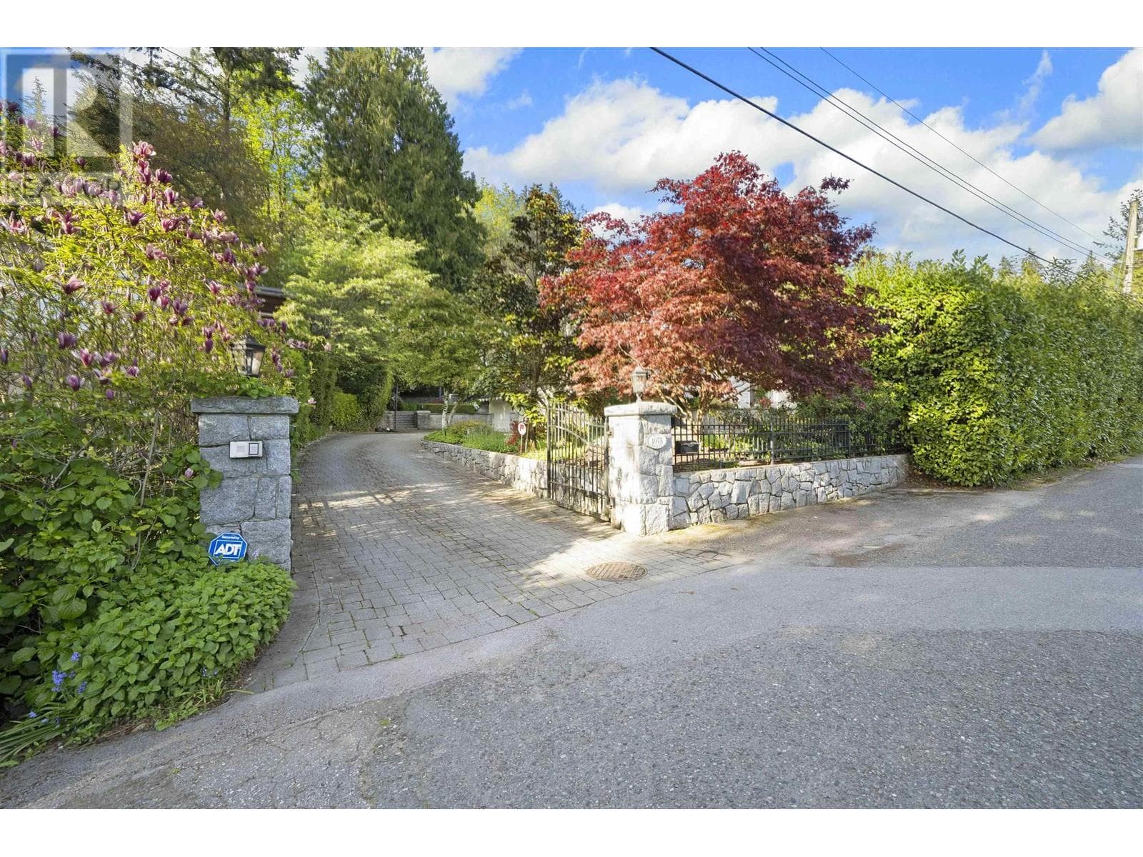 4075 ROSE CRESCENT, Greater Vancouver — photo 2