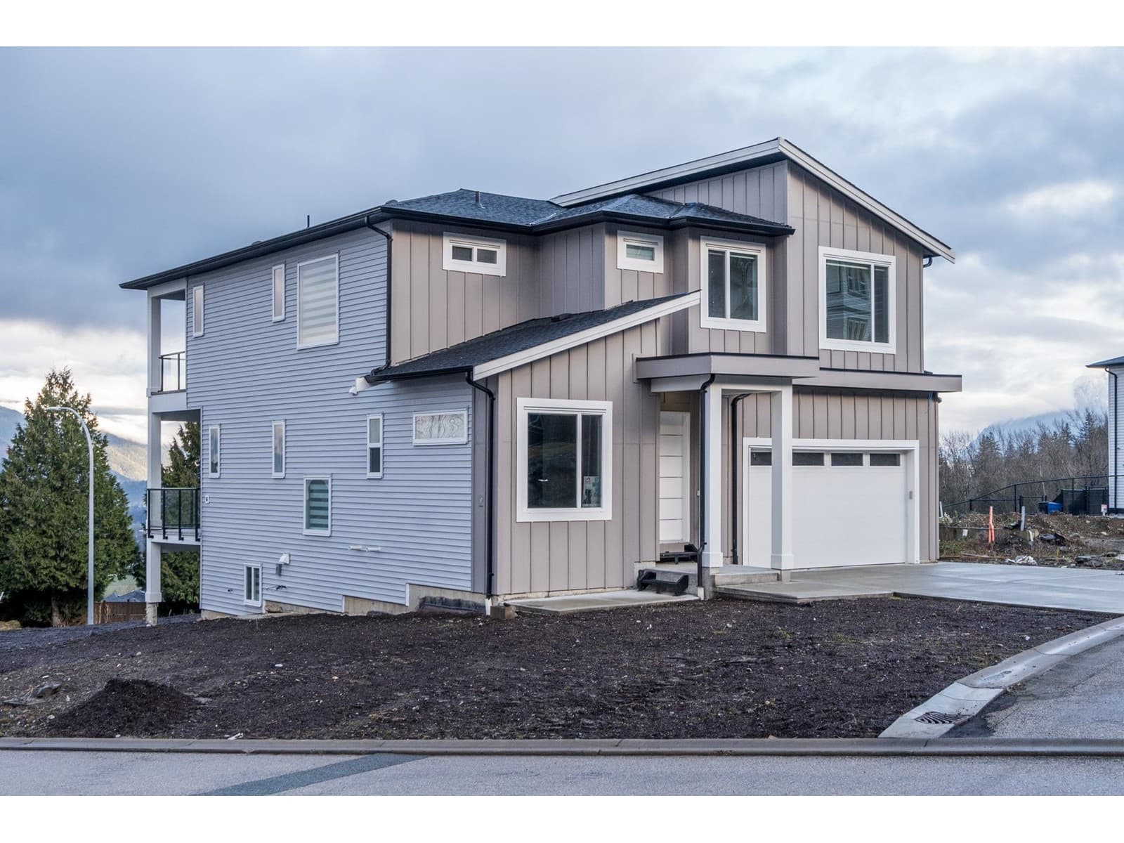 8202 NIXON ROAD EASTERN HILLSIDES — photo 2
