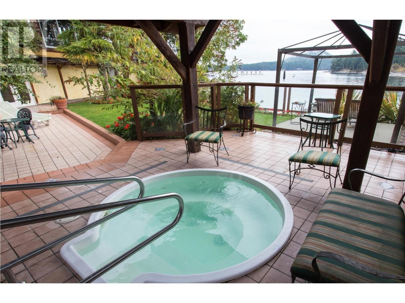 7 C1 134 MADRONA DRIVE, Greater Vancouver — photo 2