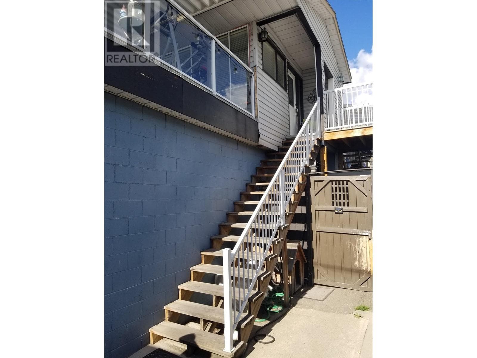 721-725 Shuswap Avenue, Interior REALTORS® — photo 3