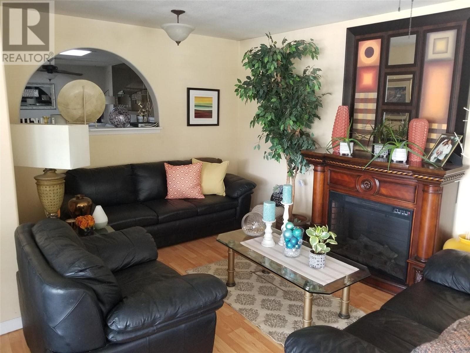 721-725 Shuswap Avenue, Interior REALTORS® — photo 5