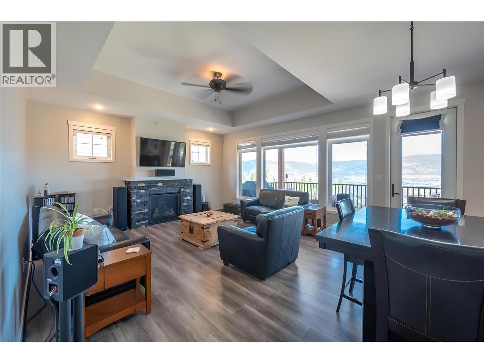 1114 HOLDEN ROAD, Interior REALTORS® — photo 2