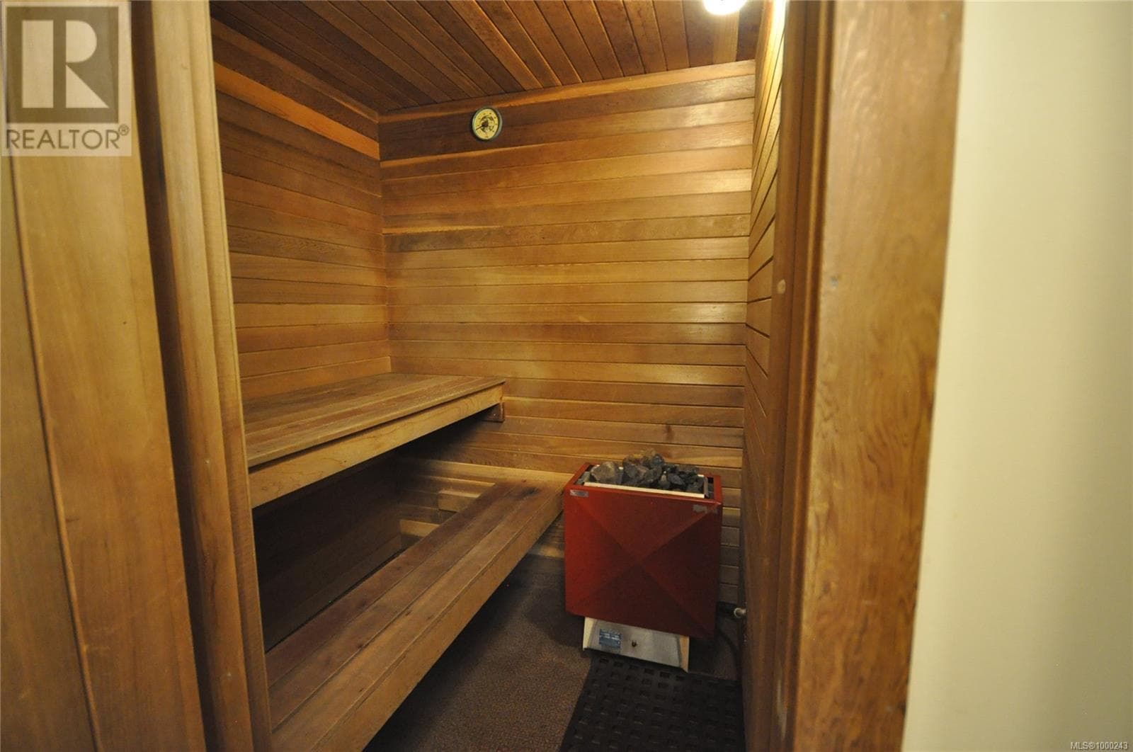 307 695 CASTLE CRAG CRESCENT — photo 4