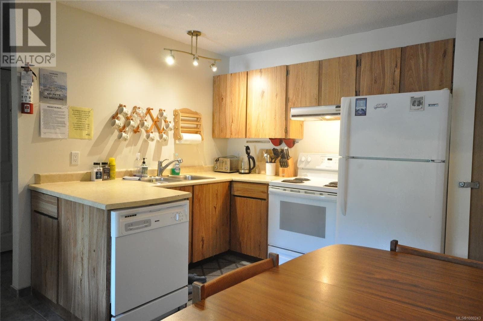 307 695 CASTLE CRAG CRESCENT in