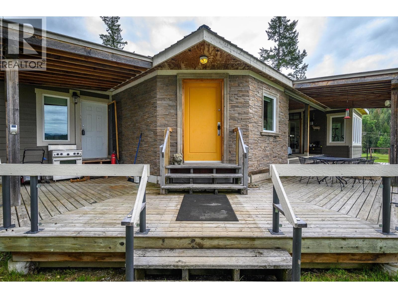 4 HOLLINGSWORTH ROAD in