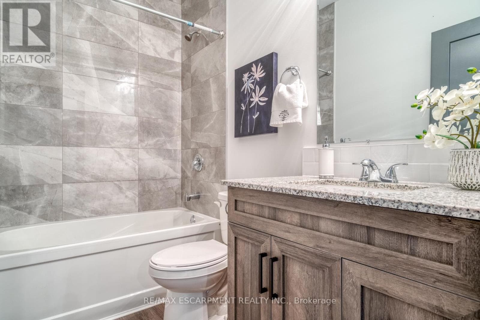 52 BARTON STREET WEST, Toronto — photo 4