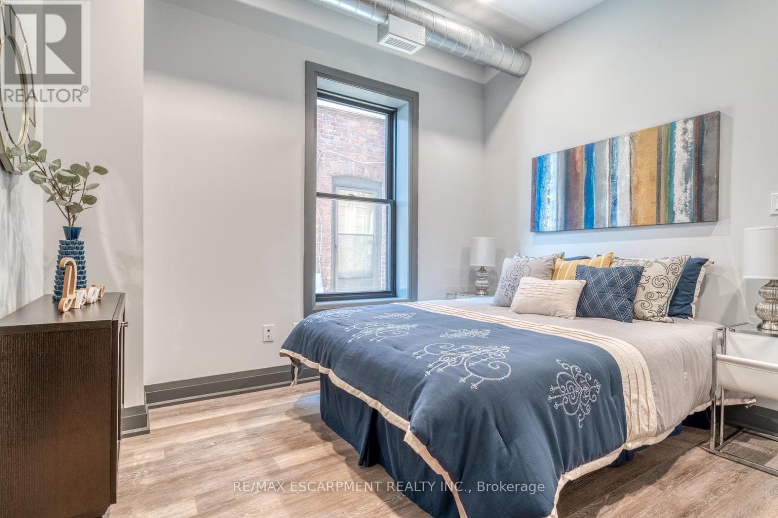 52 BARTON STREET WEST, Toronto — photo 3