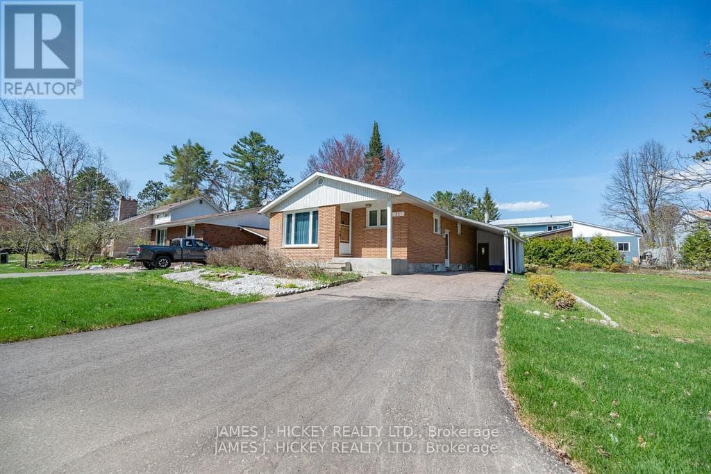 11 HAMMOND COURT in 