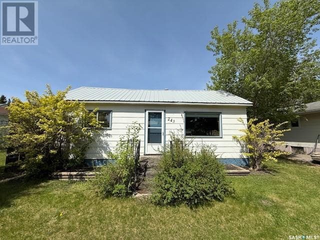 243 FIRST STREET EAST, Saskatchewan — photo 4