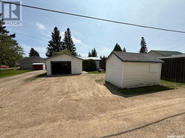 243 FIRST STREET EAST, Saskatchewan — photo 3
