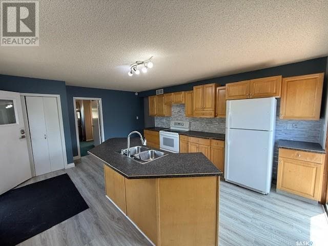243 FIRST STREET EAST, Saskatchewan — photo 5