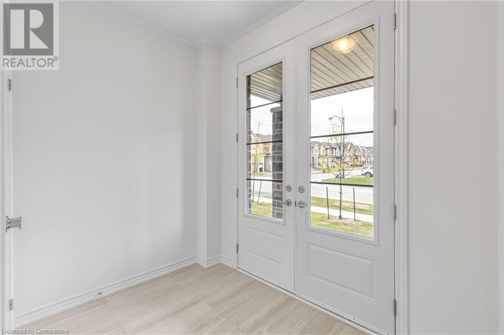 8 DAISY STREET — photo 3
