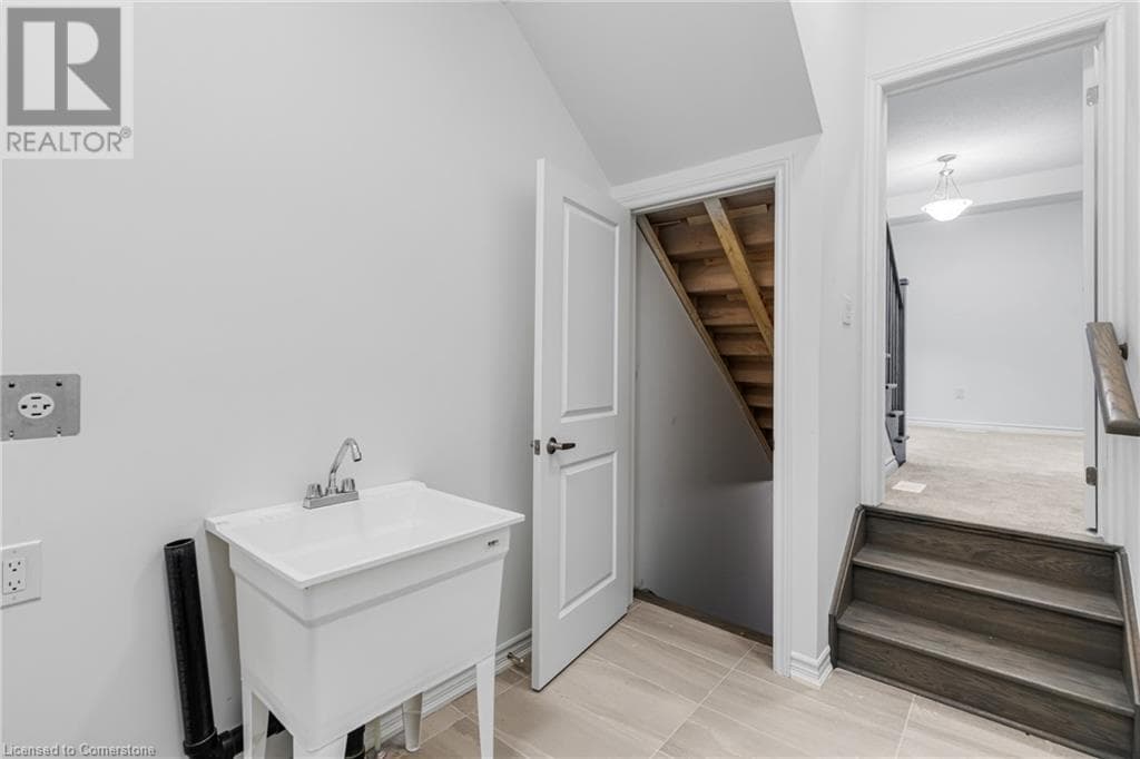 8 DAISY STREET — photo 5