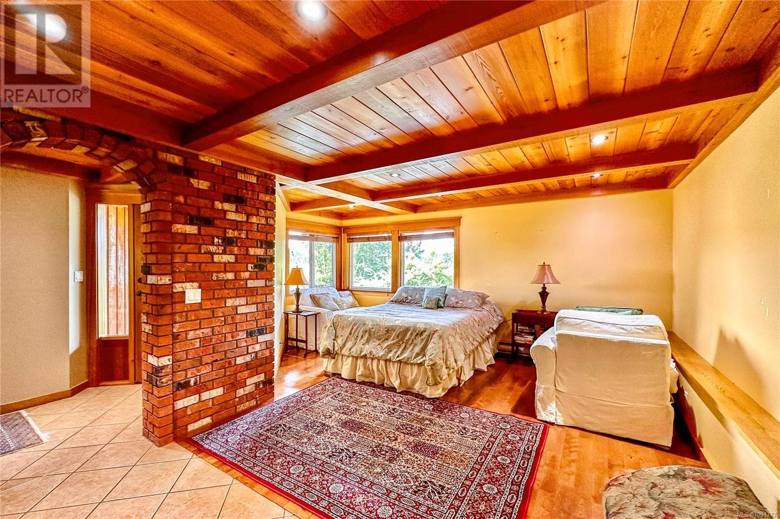 784 CLIFFE ROAD, Vancouver Island — photo 2