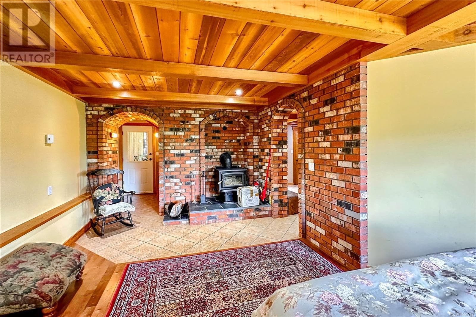 784 CLIFFE ROAD, Vancouver Island — photo 3