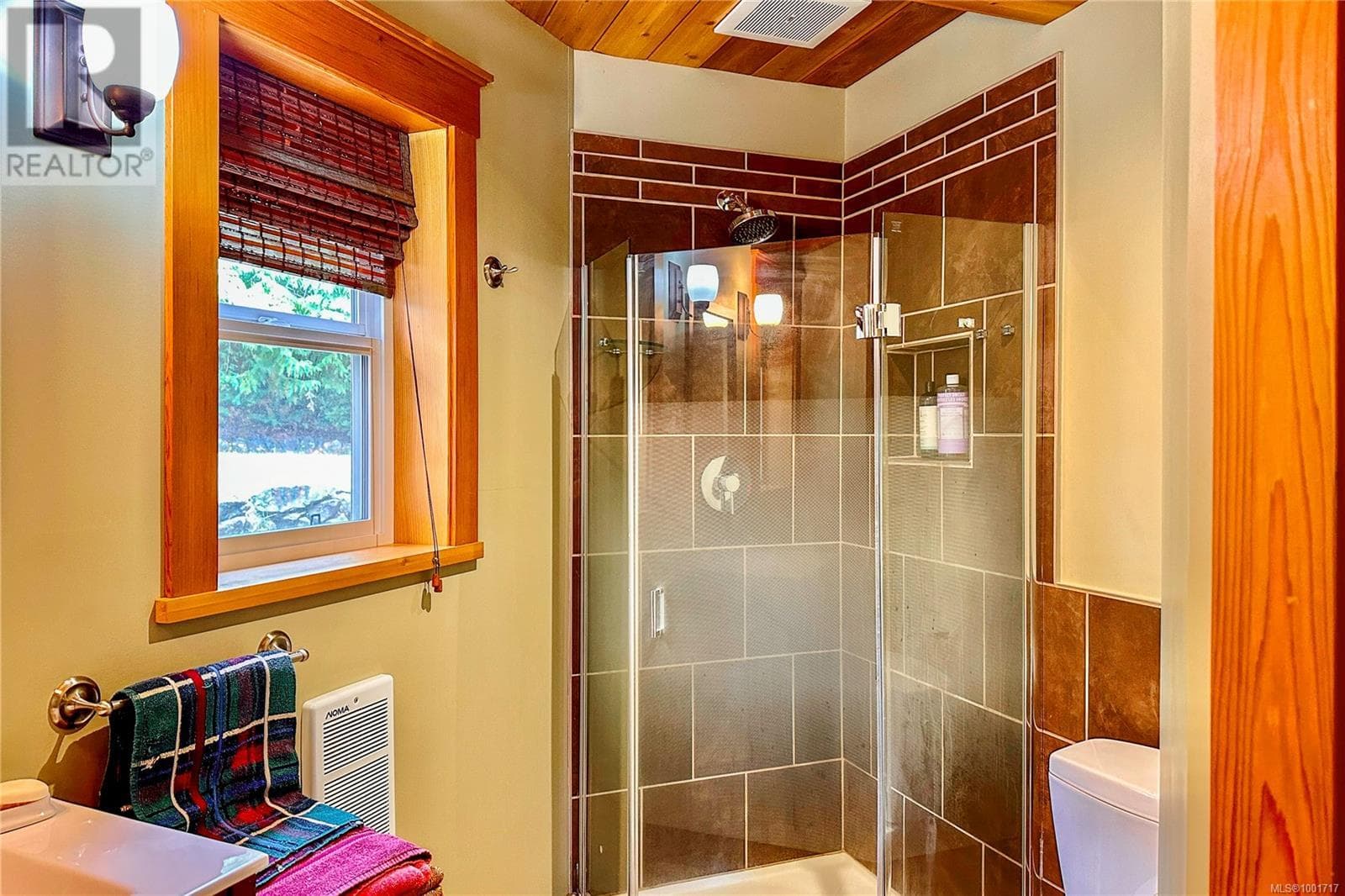 784 CLIFFE ROAD, Vancouver Island — photo 4