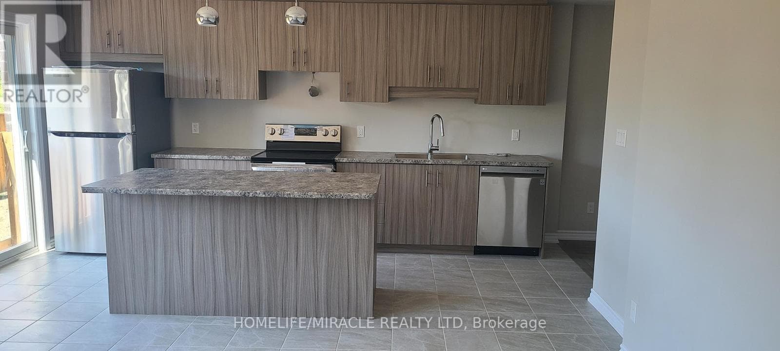 17 RENFREW TRAIL, Toronto — photo 2