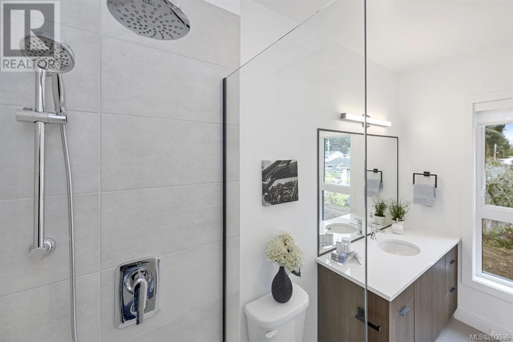 10 2330 Sooke Rd in
