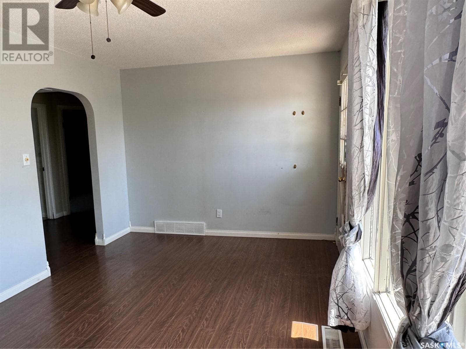 925 ISABELLE STREET, Saskatchewan — photo 3