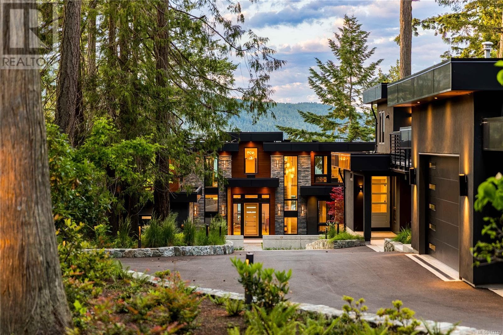 848 LANDS END ROAD — photo 5