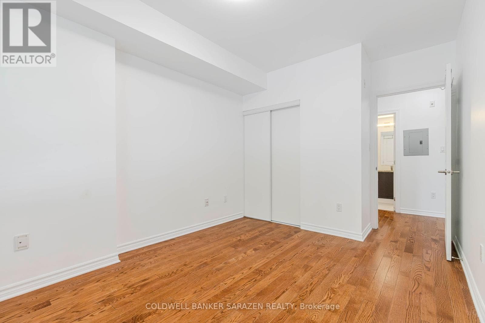 218 - 429 KENT STREET — photo 2