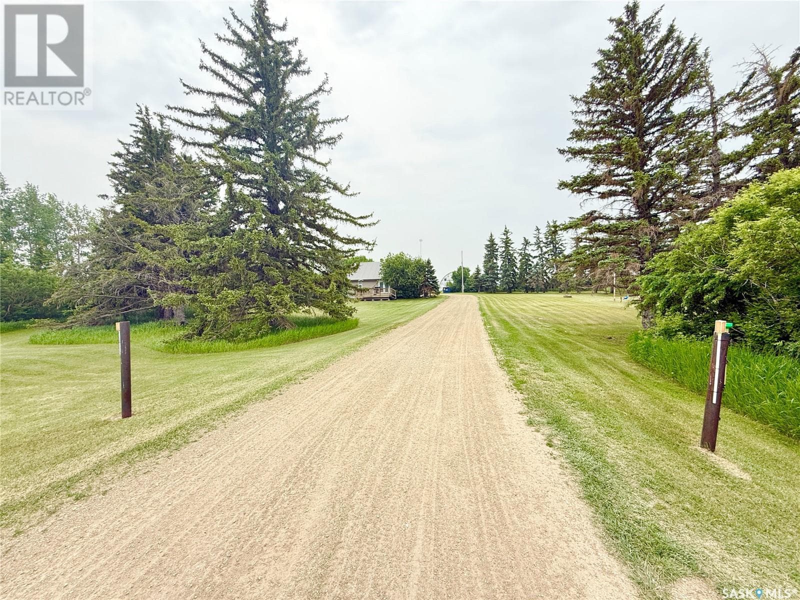 SOUTH WEYBURN ACREAGE — photo 2
