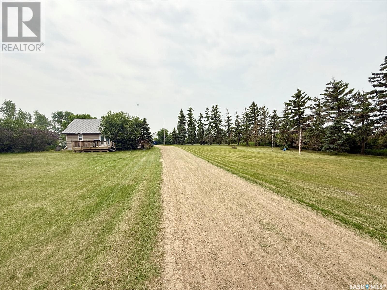 SOUTH WEYBURN ACREAGE — photo 3