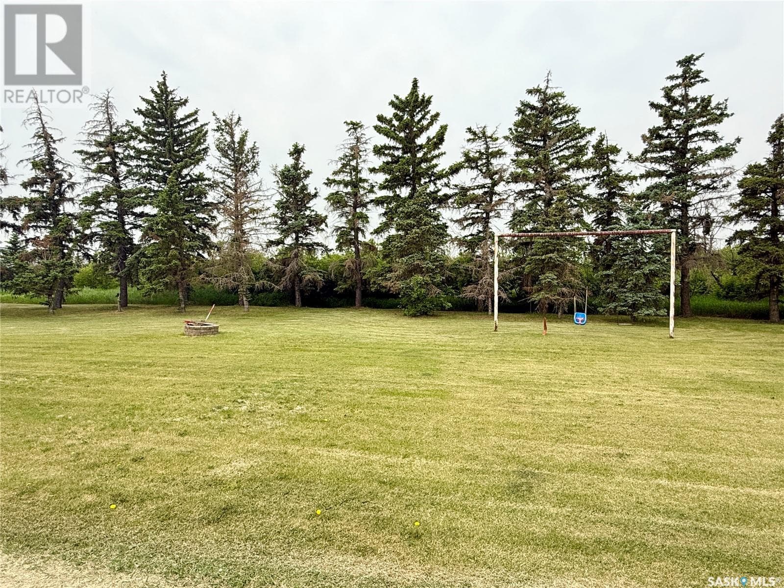 SOUTH WEYBURN ACREAGE — photo 4