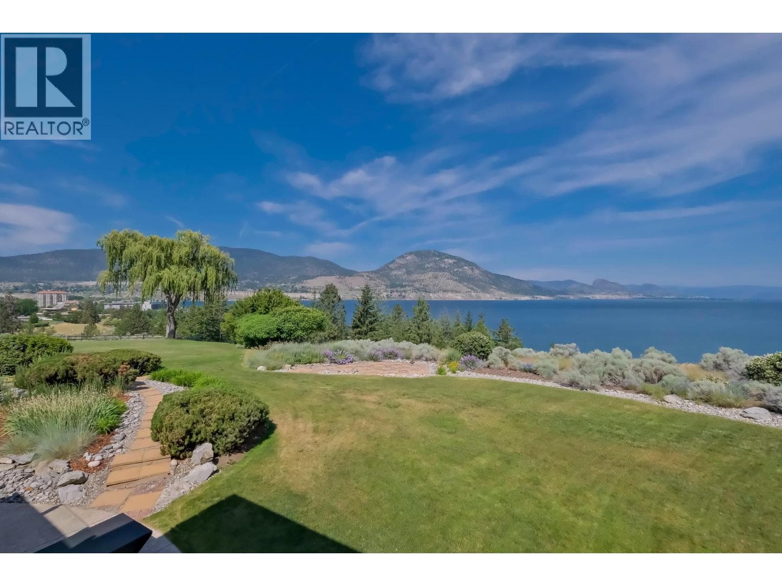 156 VANCOUVER PLAZA, Interior REALTORS® — photo 3