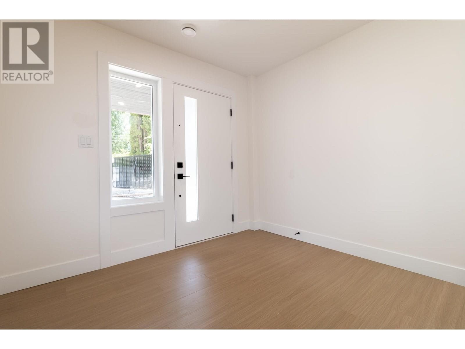 1108 MAGEE STREET, Greater Vancouver — photo 2