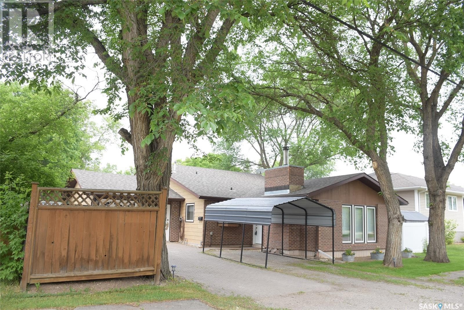 119 DEWDNEY STREET — photo 3