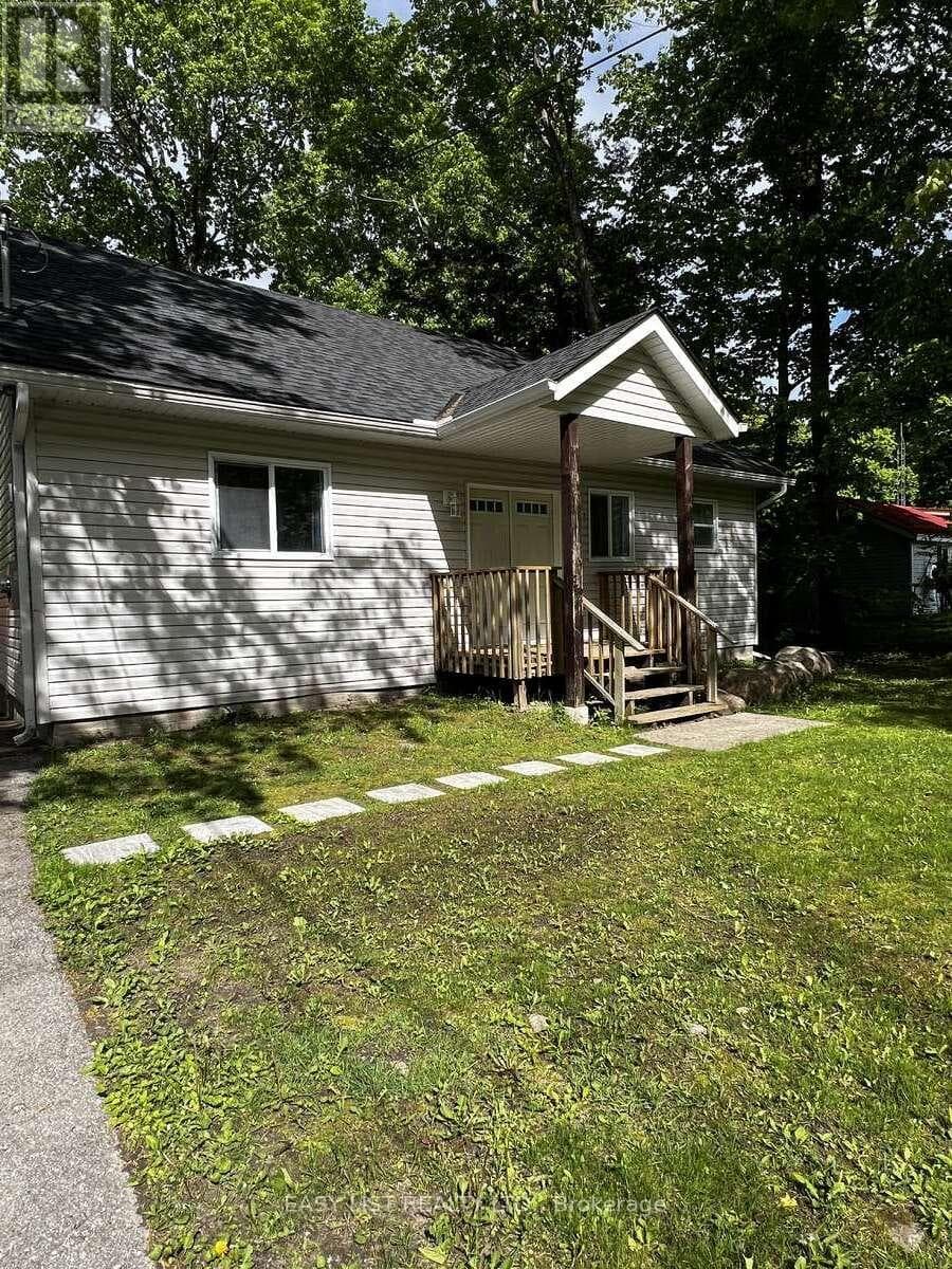 2135 CHAMPLAIN ROAD — photo 2