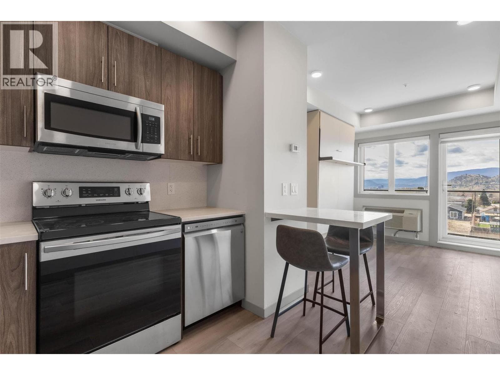 345 DOUGALL ROAD NORTH UNIT 224, Interior REALTORS® — photo 3