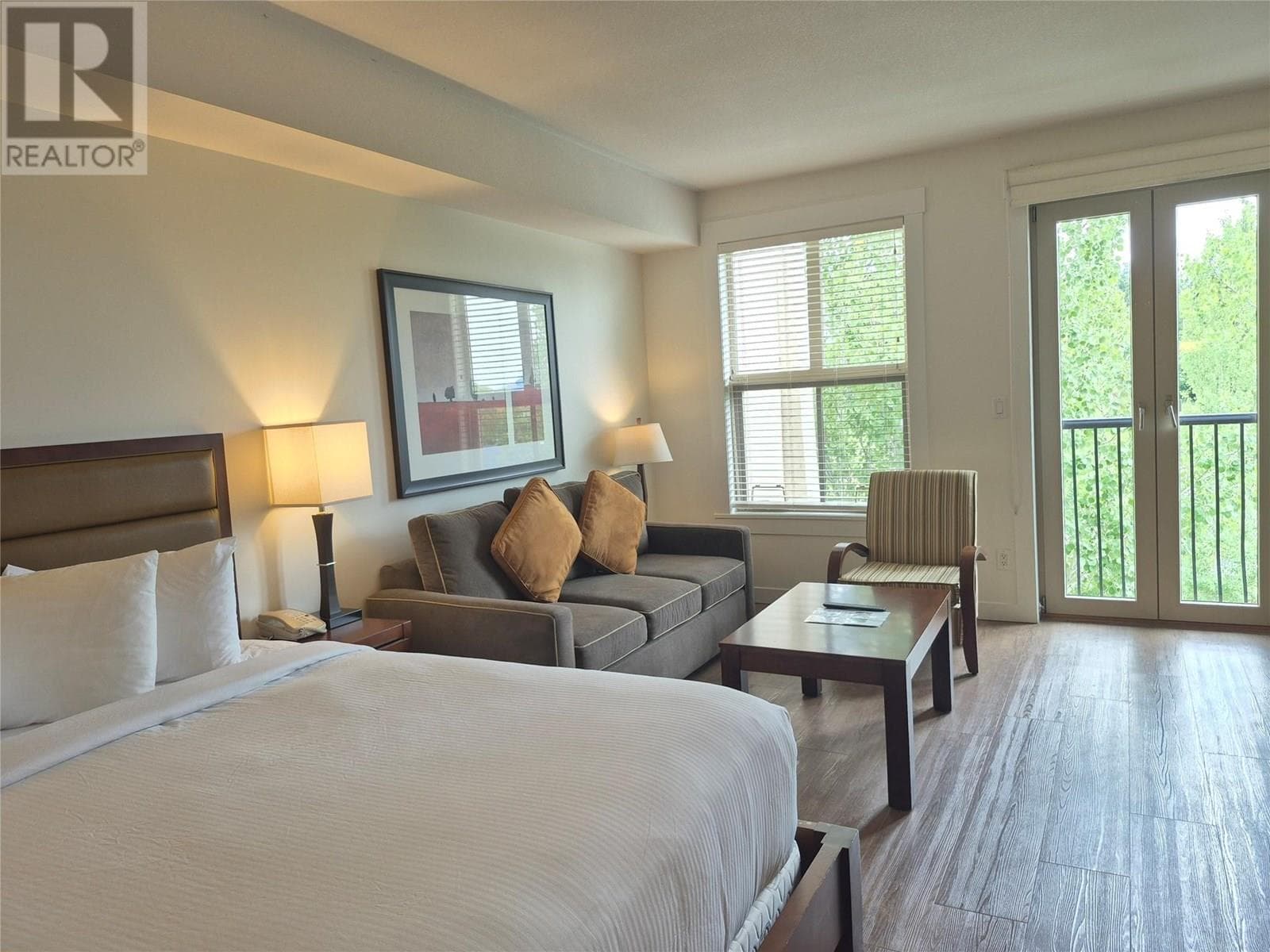 4200 Lakeshore Drive Drive Unit# 302, Interior REALTORS® — photo 4