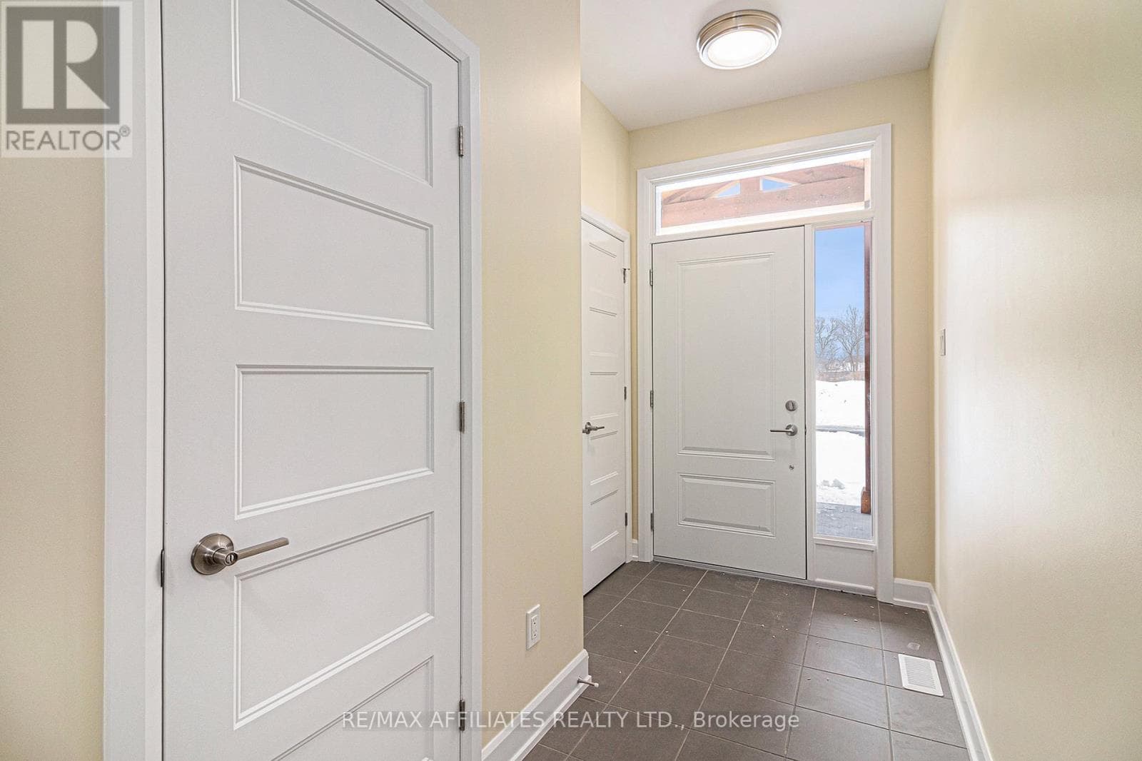 355 VOYAGEUR PLACE, Ottawa — photo 2