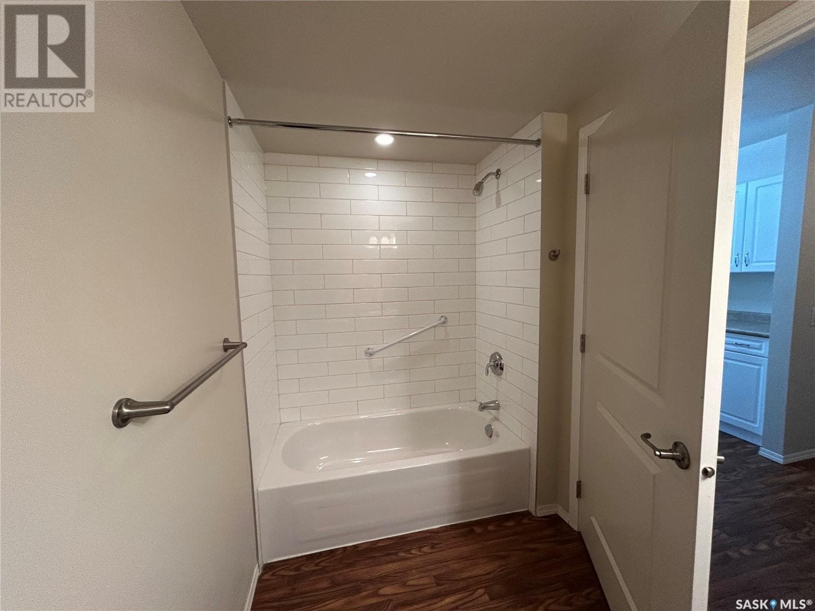 223 601 110th AVENUE — photo 3