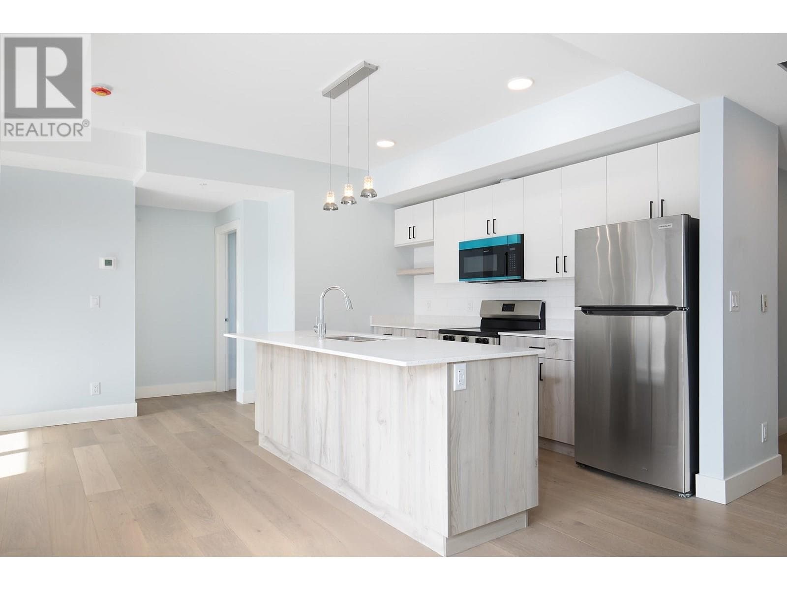 215 ROYAL AVENUE UNIT 305, Interior REALTORS® — photo 3