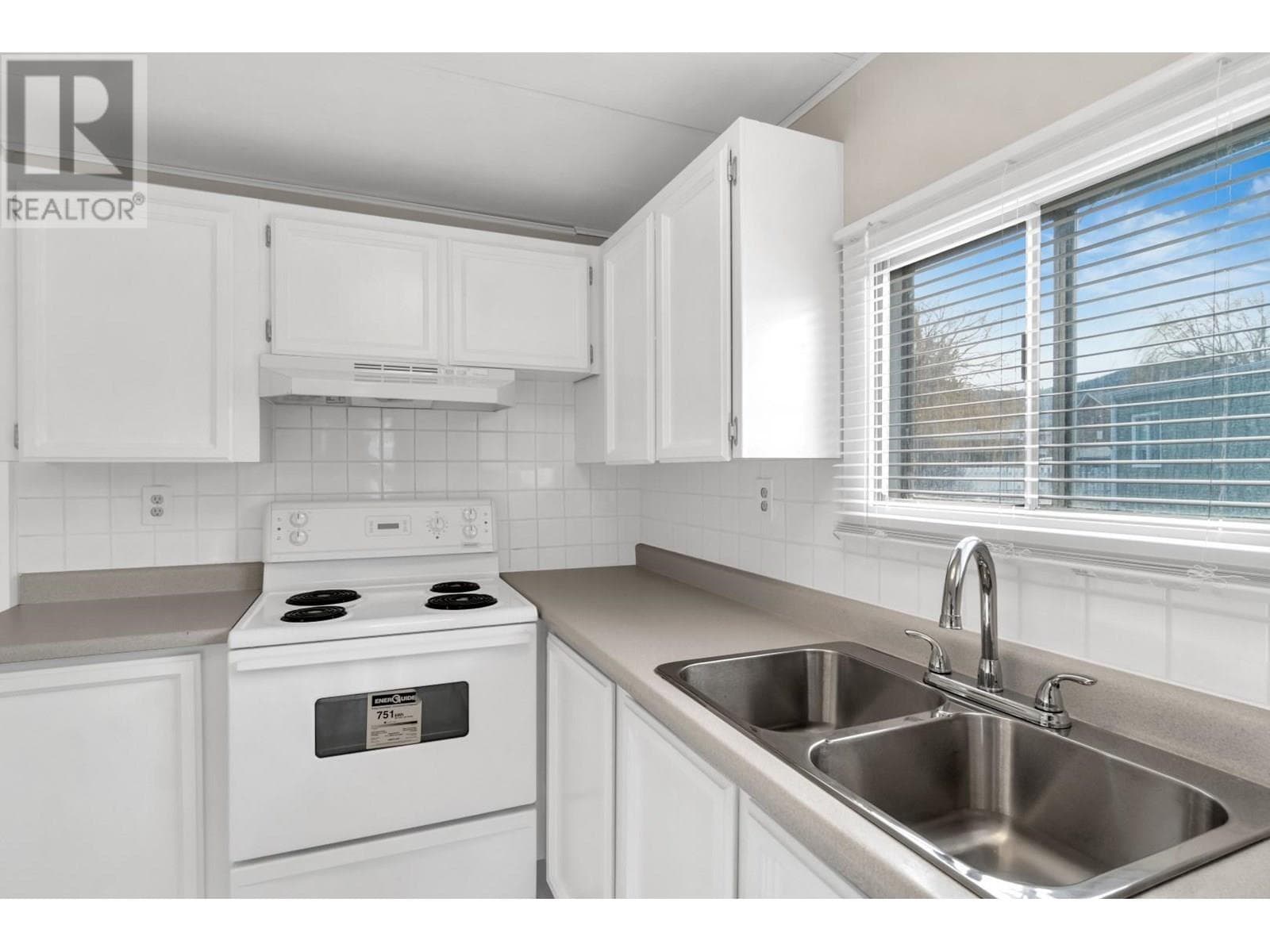 2776 CLAPPERTON AVENUE UNIT 3, Interior REALTORS® — photo 3