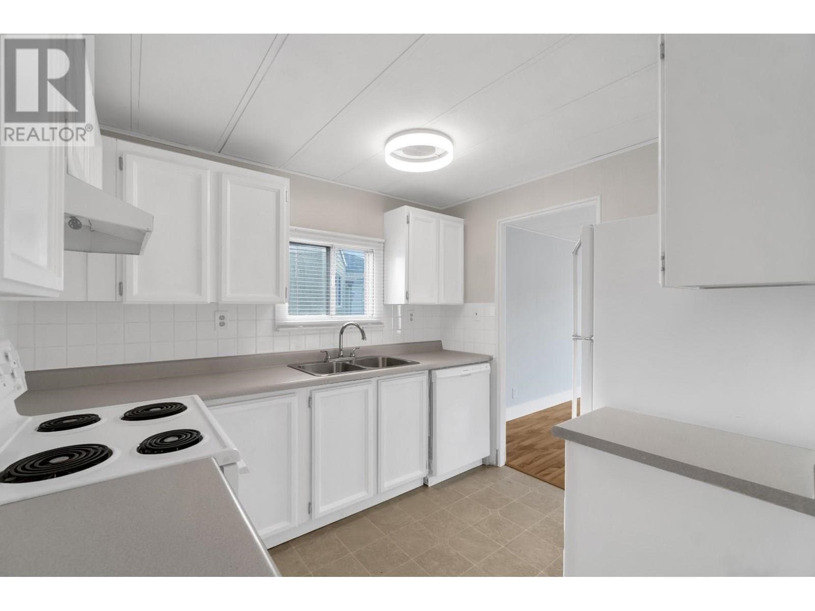 2776 CLAPPERTON AVENUE UNIT 3, Interior REALTORS® — photo 4