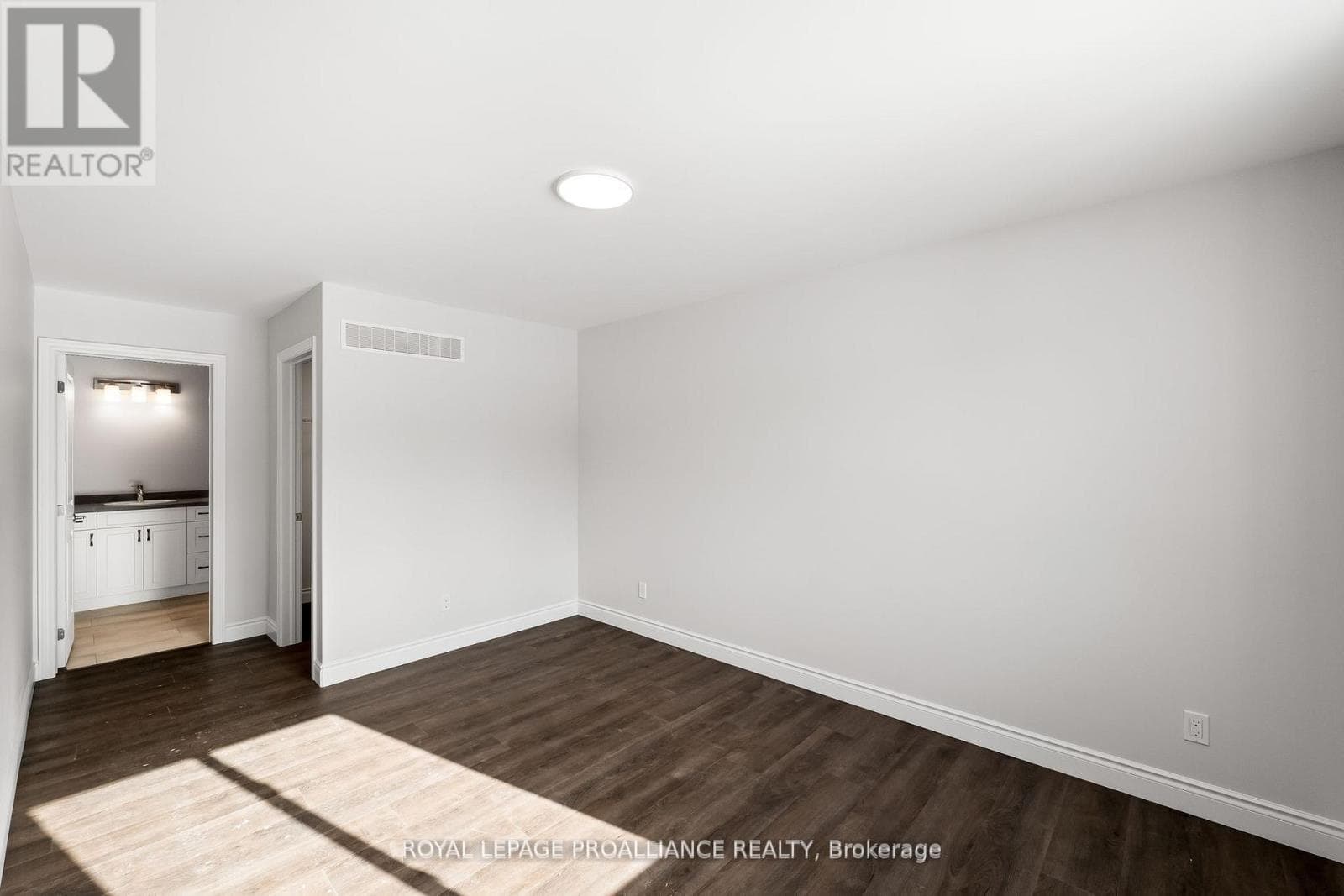 206 HOMEWOOD AVENUE, Central Lakes — photo 2
