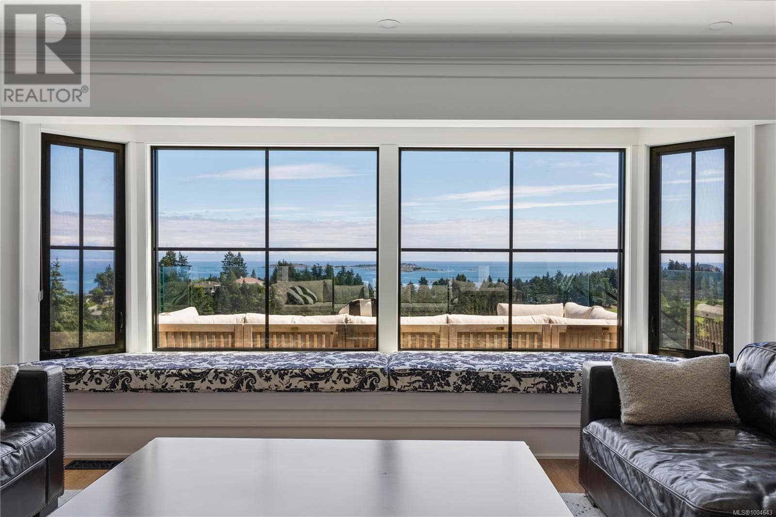 2230 CHELSEA PLAZA, Vancouver Island — photo 2