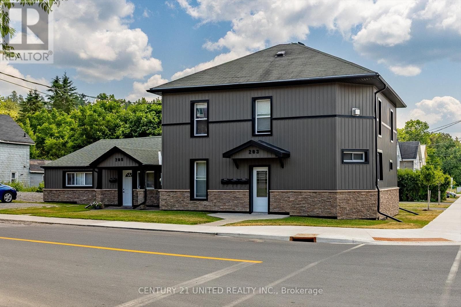 203 CARLISLE AVENUE, Central Lakes — photo 4