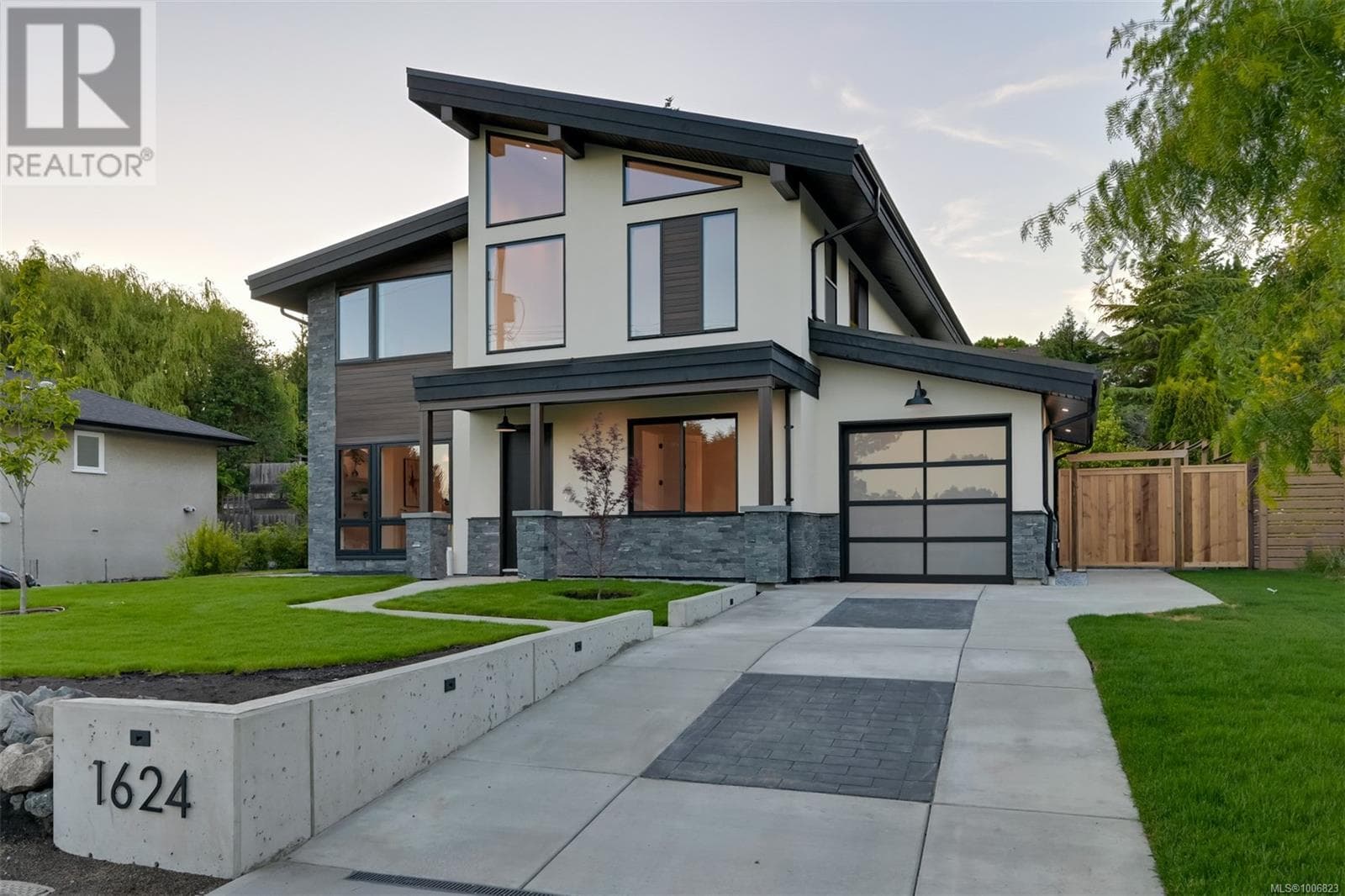 1624 WARREN GARDENS, Victoria