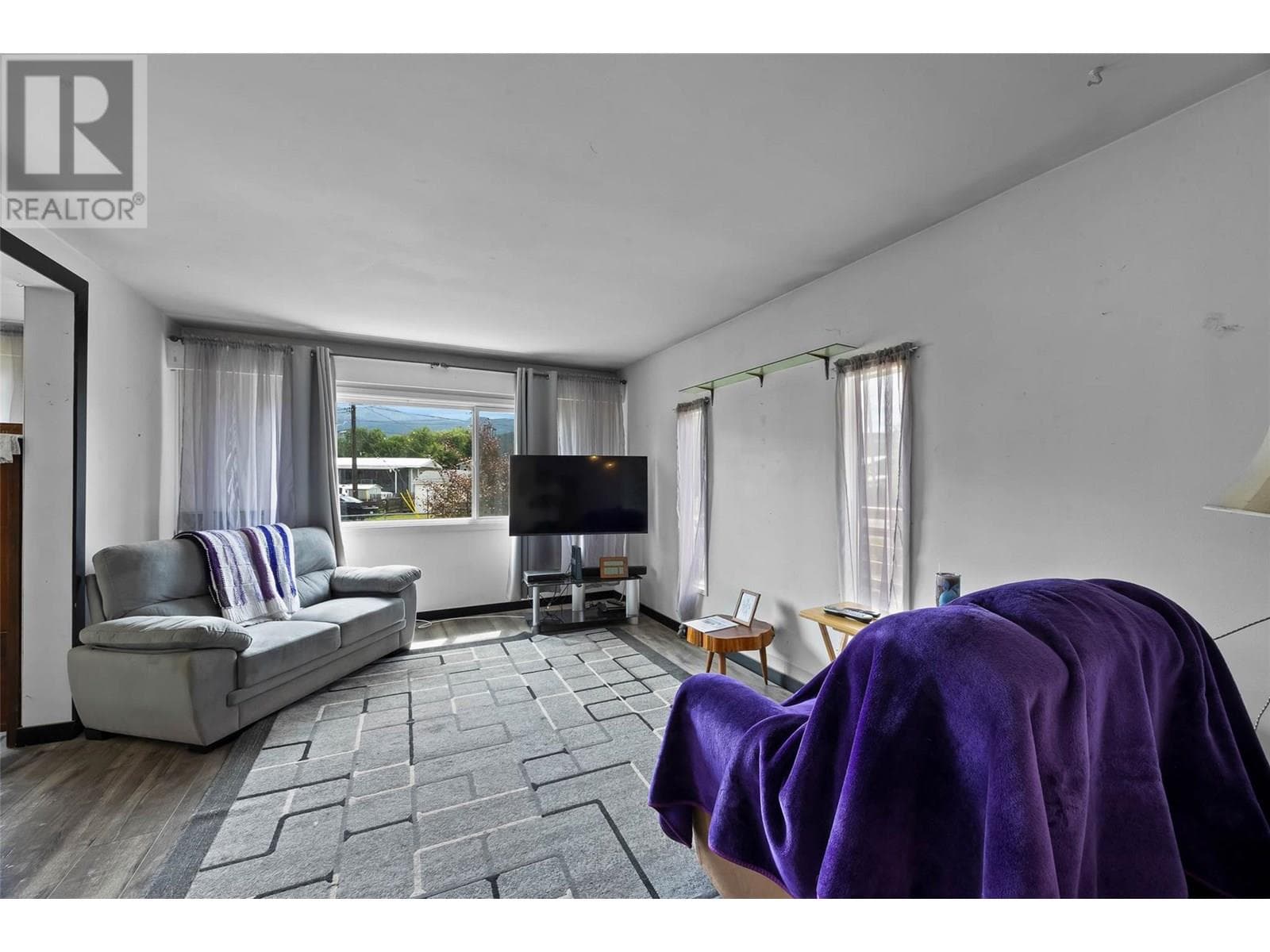 4933 ANKER ROAD, Interior REALTORS® — photo 3