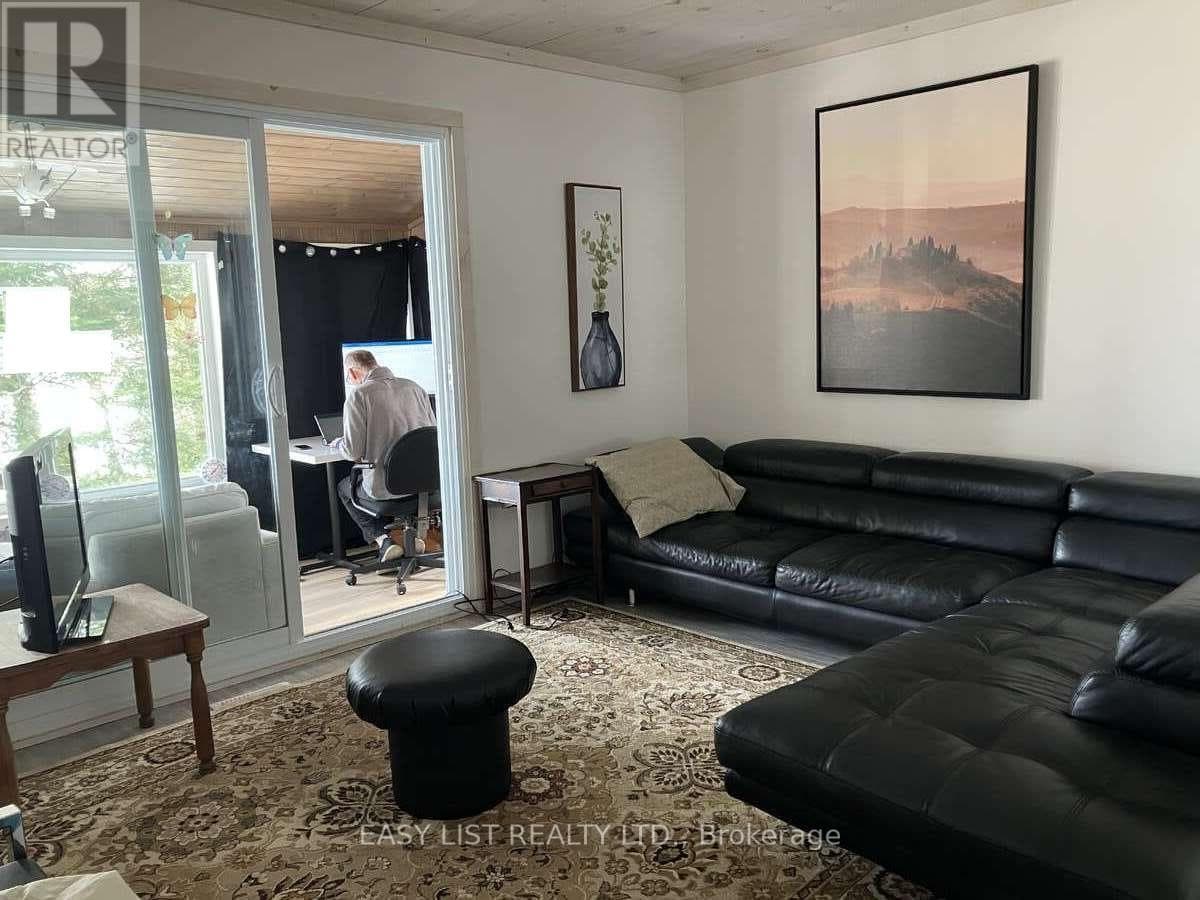 1045 REYNOLDS ROAD, Toronto — photo 5