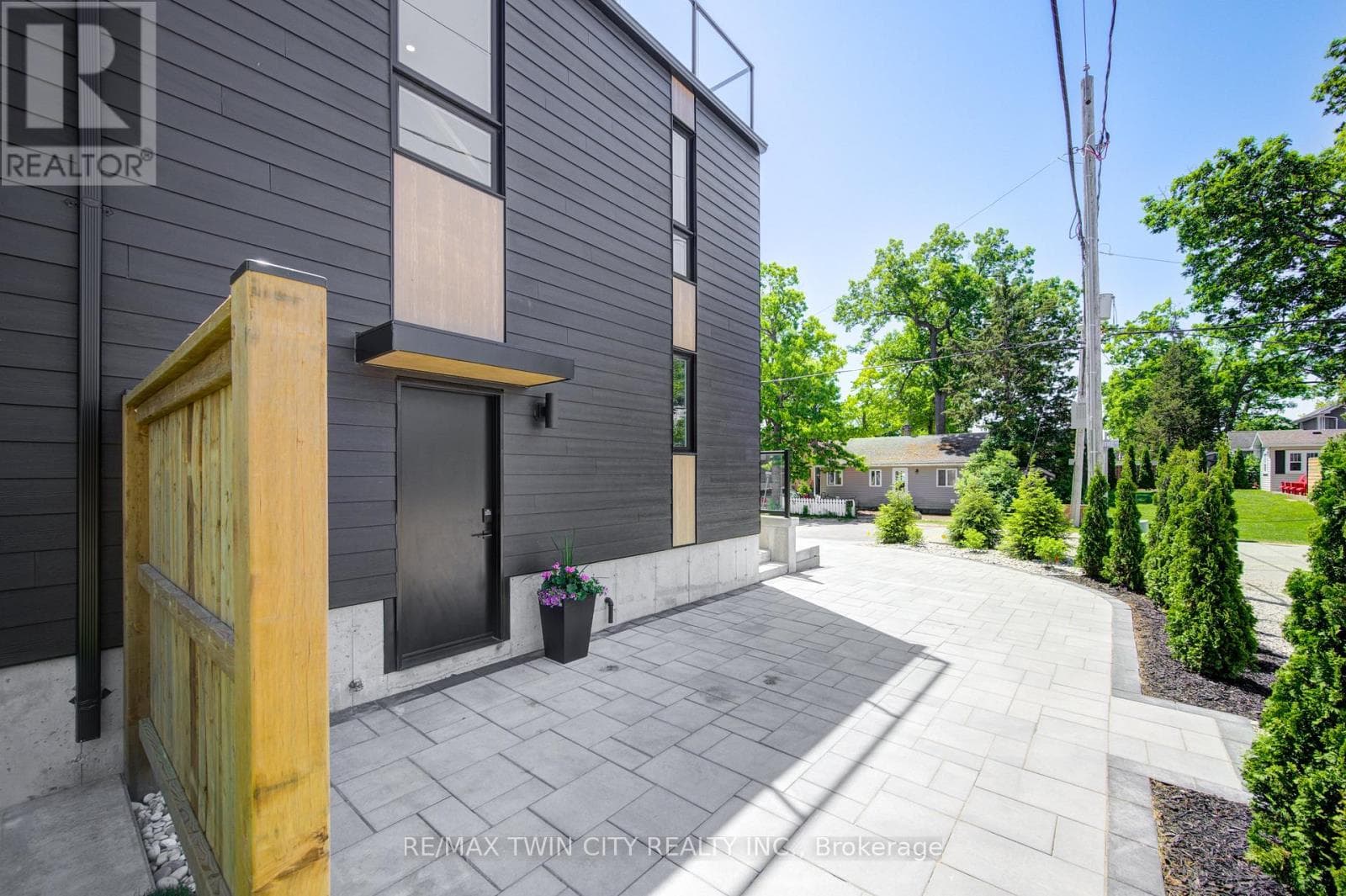 57 RIVER ROAD, Toronto — photo 3